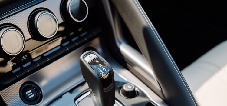 Waarom is automaat rijles in Amsterdam interessant? Ontdek de voordelen en lees tips voor het kiezen van een rijschool.